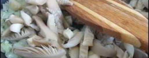 Шаг 18: картофельных драников с мясом под грибным соусом