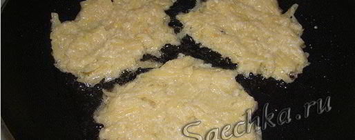 Шаг 4: картофельных драников с сыром и шпикачками