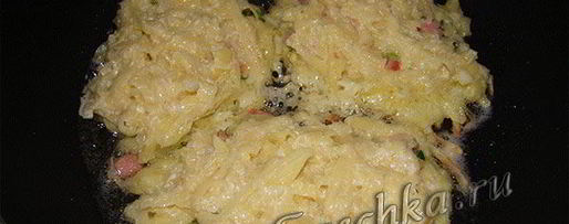 Шаг 6: картофельных драников с сыром и шпикачками