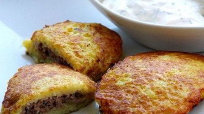 Рецепт Колдунов с мясной начинкой в грибном соусе