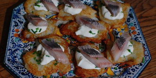 Рецепт овощных драников с селедкой