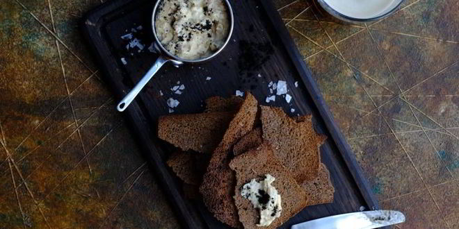 Рецепт форшмака из сельди с бородинскими чипсами