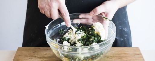 Шаг 1: блинов-каннеллонь с фрикадельками, шпинатом и сыром