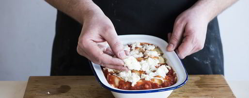 Шаг 4: блинов-каннеллонь с фрикадельками, шпинатом и сыром