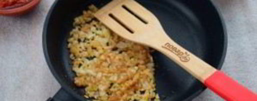 Шаг 1: фрикаделек с томатным соусом и яйцом