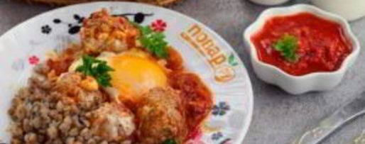 Шаг 5: фрикаделек с томатным соусом и яйцом