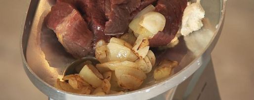 Шаг 2: фрикаделек в брусничном соусе