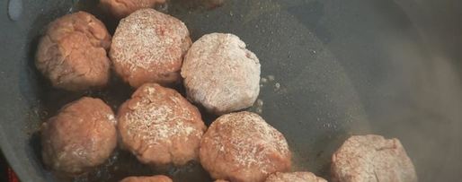 Шаг 5: фрикаделек в брусничном соусе