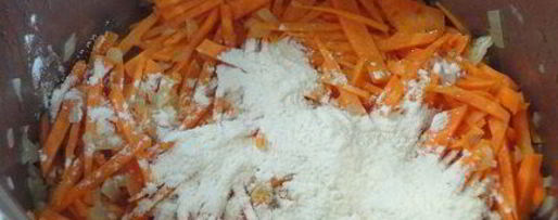 Шаг 3: фрикаделек в луково-морковном соусе по-мадридски