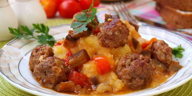 Рецепт фрикаделек в соусе из баклажанов