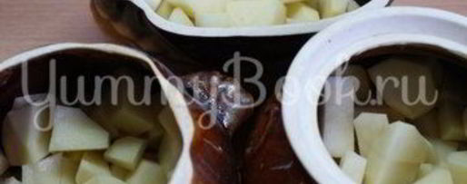 Шаг 4: картофеля с грибами и фрикадельками в горшочках