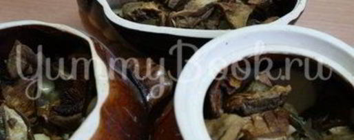 Шаг 5: картофеля с грибами и фрикадельками в горшочках