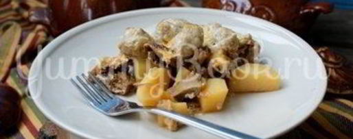 Шаг 8: картофеля с грибами и фрикадельками в горшочках