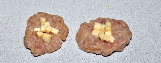 Шаг 1: мясных фрикаделек с сырной начинкой