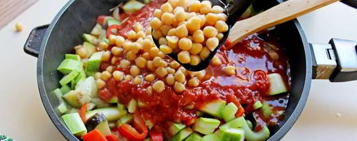 Шаг 4: нута с овощами и фрикадельками