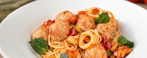 Шаг 14: пасты с фрикадельками и овощами