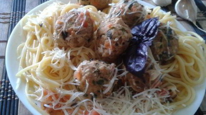 Рецепт Спагетти с фрикадельками из шпината и цукини
