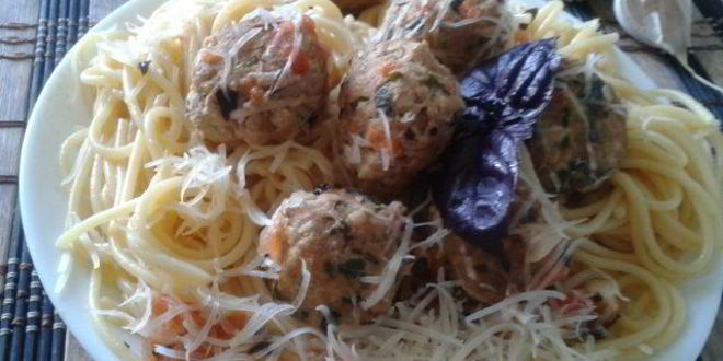 Рецепт спагетти с фрикадельками из шпината и цукини