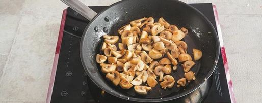 Шаг 2: стромболей с фрикадельками