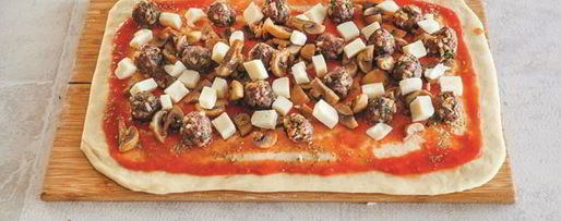 Шаг 4: стромболей с фрикадельками