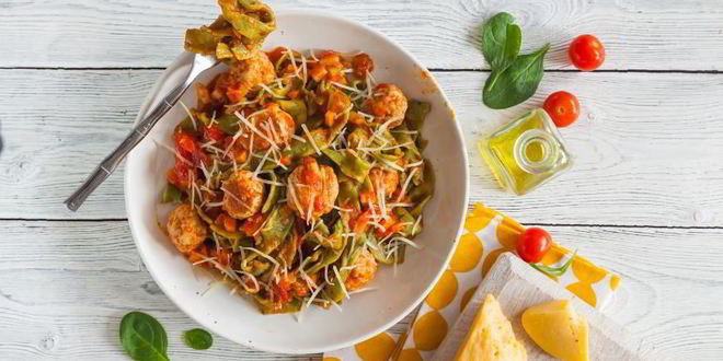 Рецепт зеленых тальятелле с фрикадельками