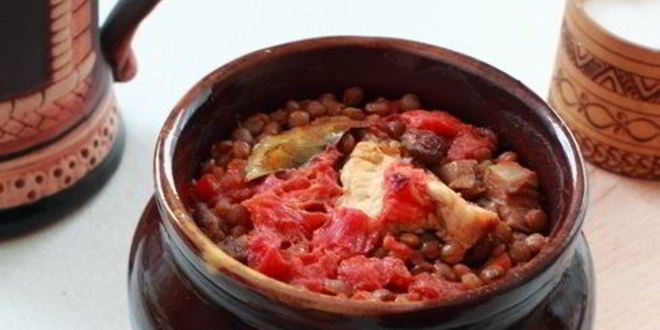 Рецепт чечевицы с мясом в горшочке