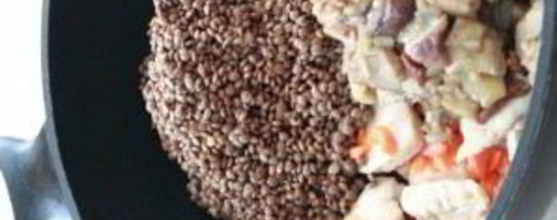 Шаг 3: чечевицы с мясом в горшочке