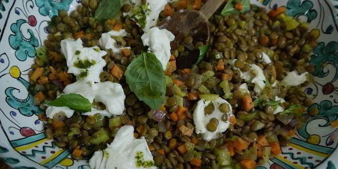 Рецепт чечевицы с сыром буррата и базиликовым маслом