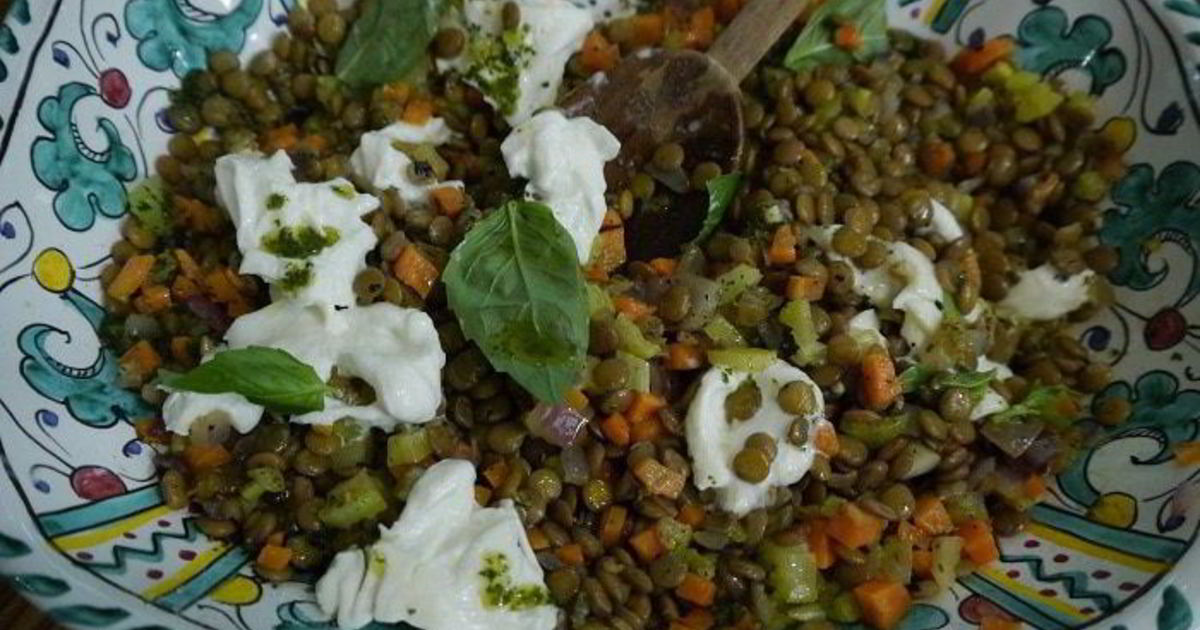 Чечевица с сыром. Сыр из чечевицы. Крем суп из чечевицы со сливками. Чечевичный сыр. Нут с адыгейским сыром.