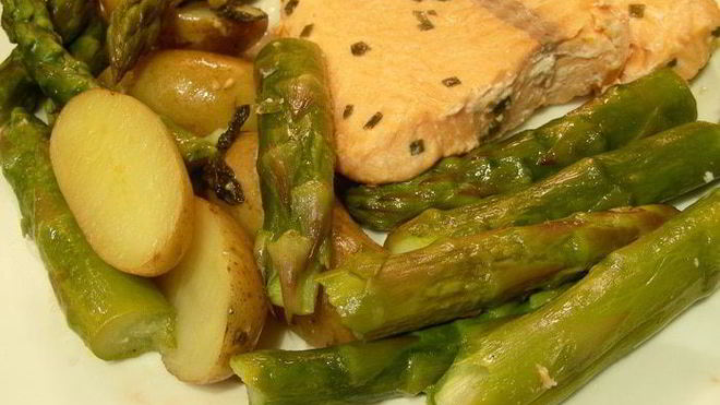 Рецепт Картофеля и спаржа с мятой и лимонным маслом