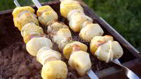 Рецепт Картофеля на мангале с салом и луком