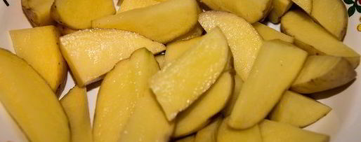 Шаг 1: картофеля по-деревенски с чесноком