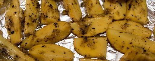 Шаг 3: картофеля по-деревенски с чесноком