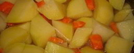 Шаг 5: картофеля с копчеными ребрышками