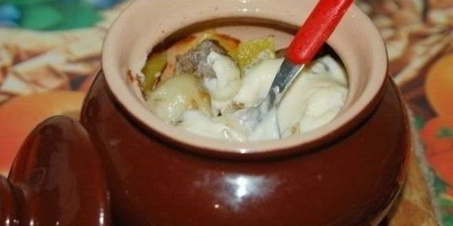 Рецепт картофеля с мясным фаршем в горшочках