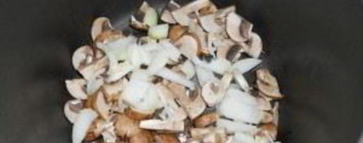 Шаг 2: картофеля с шампиньонами в мультиварке