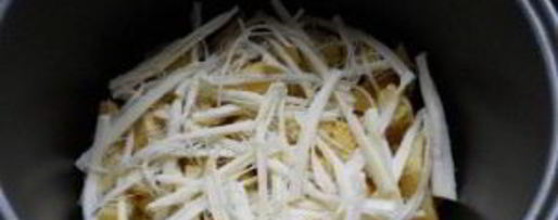 Шаг 4: картофеля с шампиньонами в мультиварке