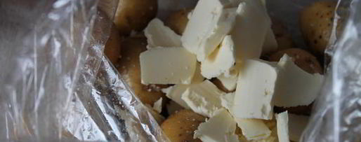 Шаг 1: картофеля в рукаве со сливочным маслом