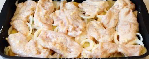 Шаг 12: картошки с куриным филе и помидорами в духовке