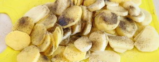 Шаг 7: картошки с куриным филе и помидорами в духовке