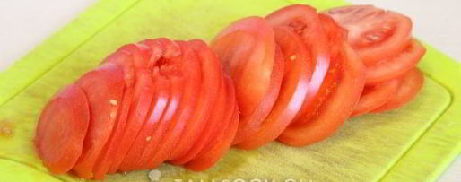 Шаг 9: картошки с куриным филе и помидорами в духовке