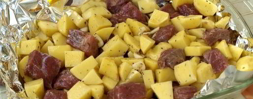 Шаг 5: картошки с мясом в фольге в духовке