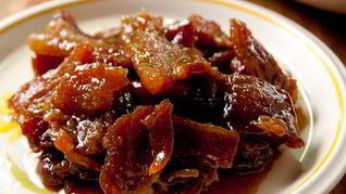 Рецепт Хрустящих кусочков куриной кожи с жареным луком