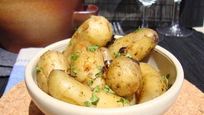 Рецепт Молодого картофеля с чесноком и петрушкой