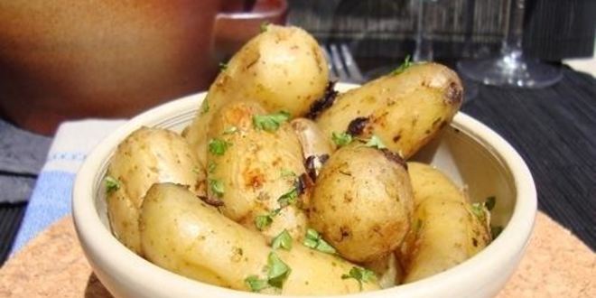 Рецепт молодого картофеля с чесноком и петрушкой