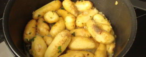 Шаг 3: молодого картофеля с чесноком и петрушкой