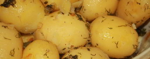 Шаг 4: молодого картофеля с салом, укропом и специями