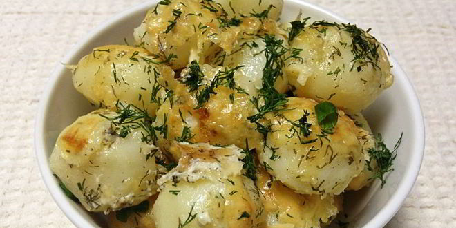 Рецепт молодого картофеля в духовке