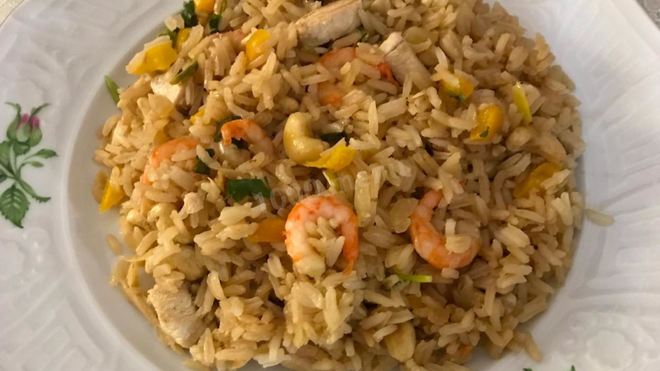 Рецепт Риса по-тайски с курицей креветками и кешью