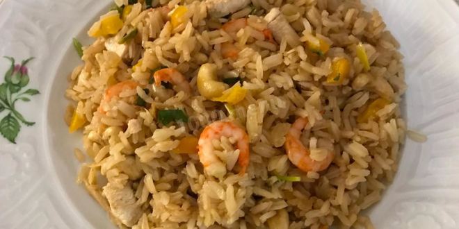 Рецепт риса по-тайски с курицей креветками и кешью